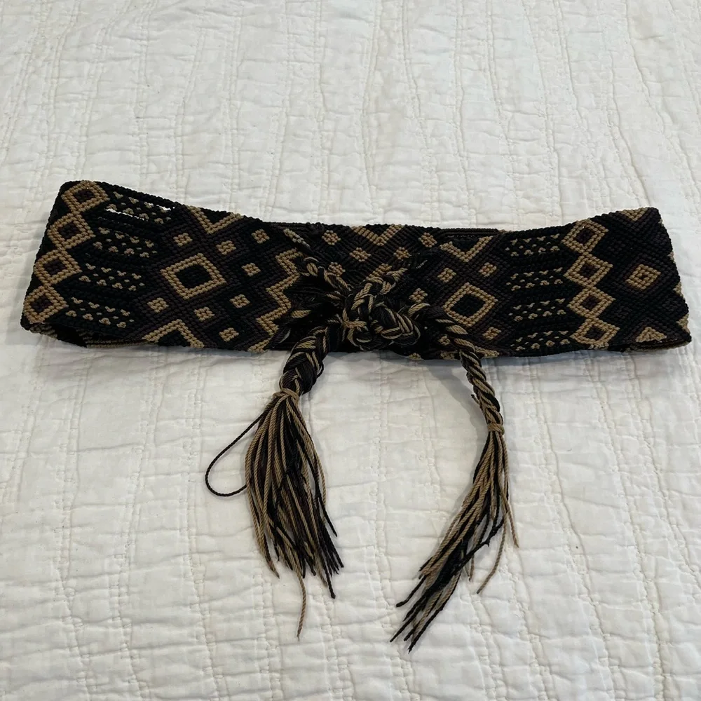 Vintage‎ Black and Tan Woven Macrame Belt Sz. M/L